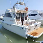 Úszó hotel Bed&boat Boatandholiday