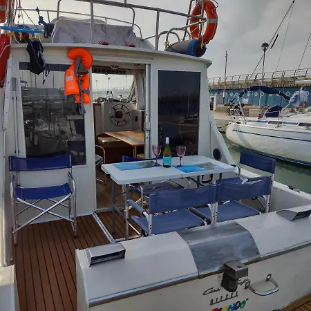 Bed&boat Boatandholiday Πλωτό κατάλυμα *