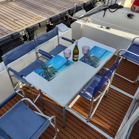 Bed&boat Boatandholiday