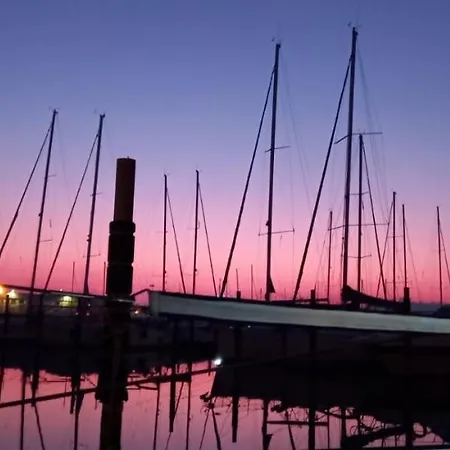 Ботель Bed&boat Boatandholiday *
