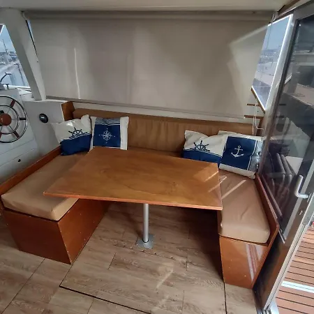 Bed&boat Boatandholiday * 파노