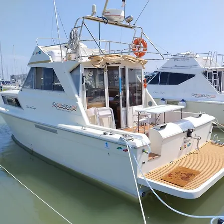 Ботель Bed&boat Boatandholiday
