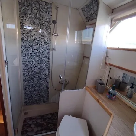 Ботель Bed&boat Boatandholiday *