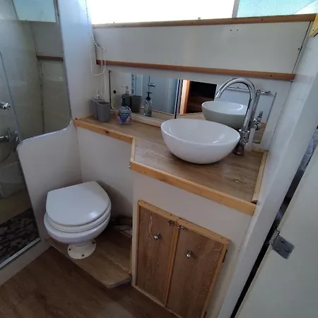 Bed&boat Boatandholiday Båthotell